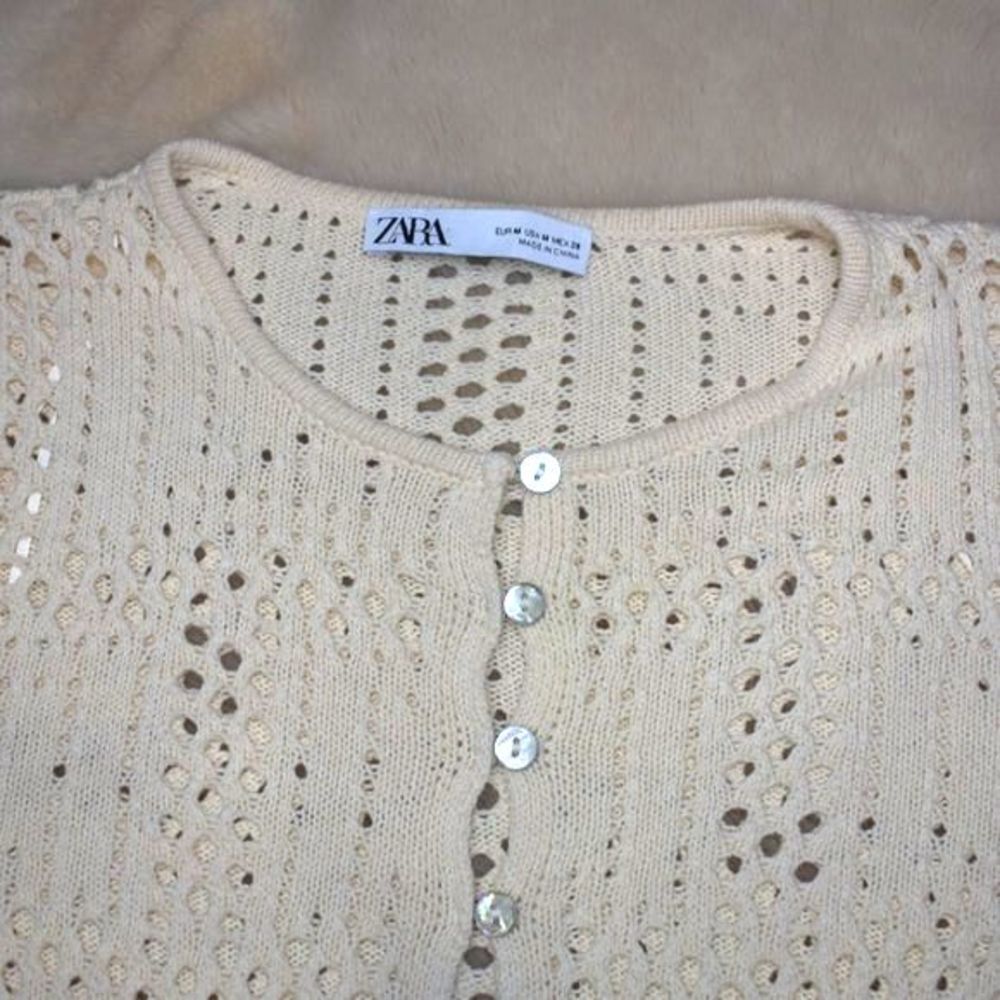 Zara Knit Cardigan Sweater Blouse M Cream Ruffle Button Up Flared Sleeve - Picture 14 of 16